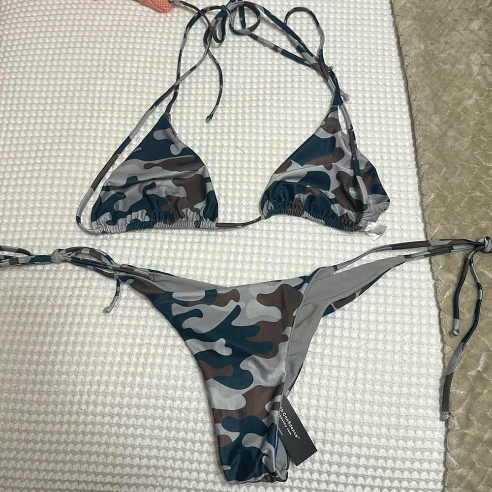 Berry beach camo string bikini set